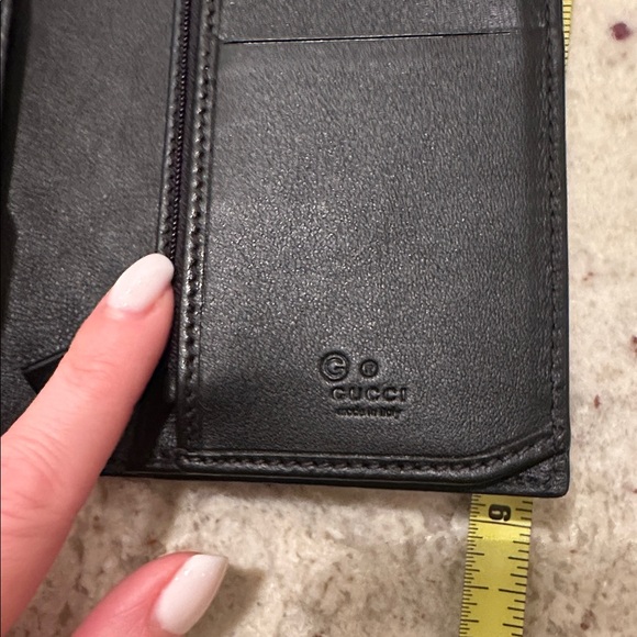Gucci Black GG Embossed wallet - Picture 3 of 6